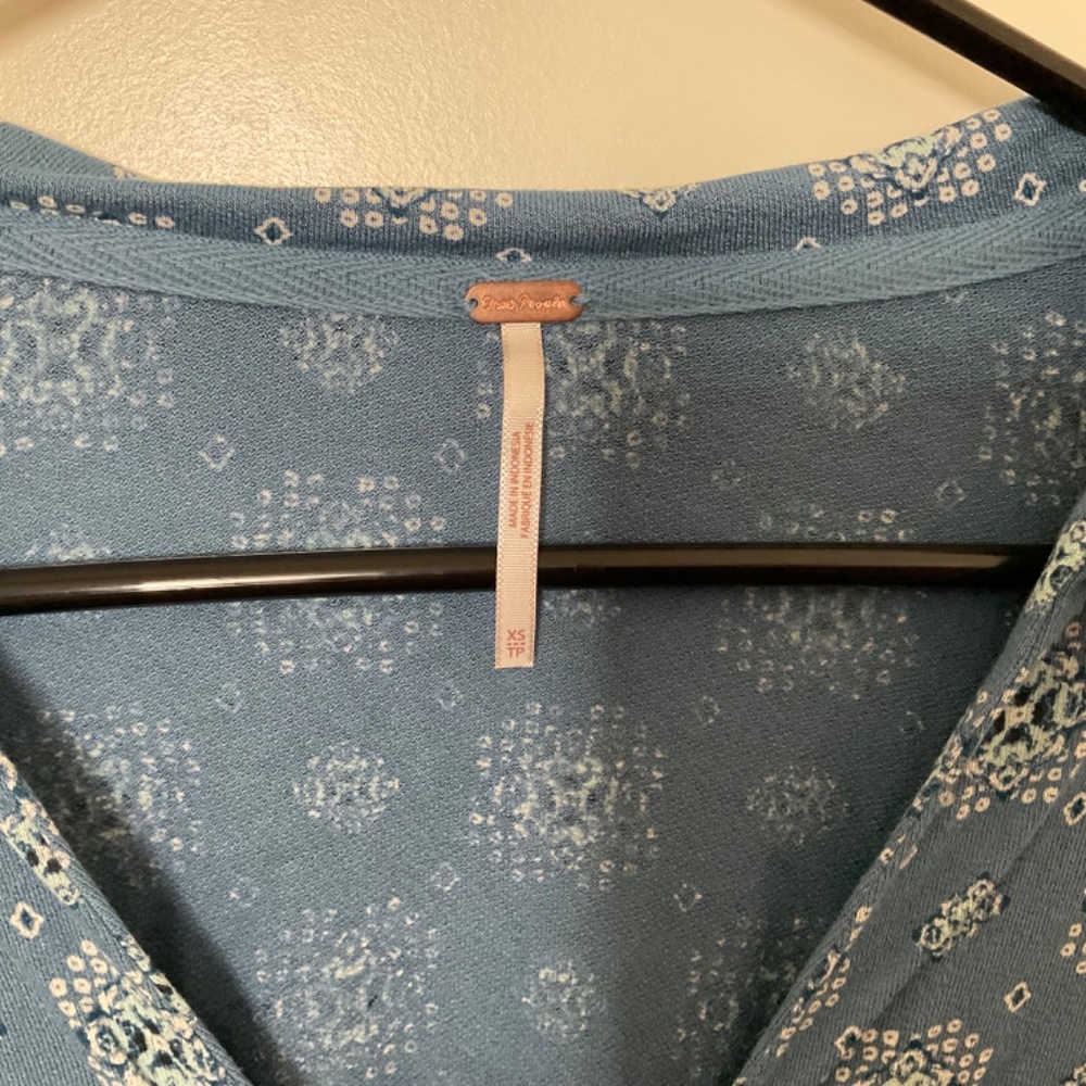Free People Sydney’s Printed Top - Blue -‎ Size XS - Picture 5 of 12